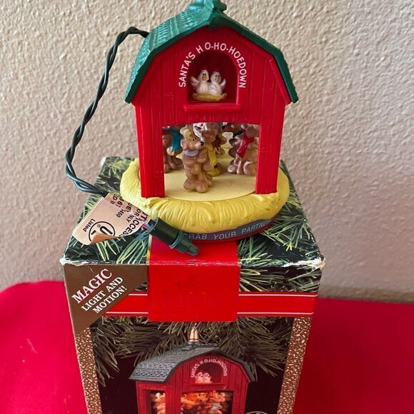 Hallmark Keepsake Santa’s Ho Ho Hoedown Magic Ornament - Picture 11 of 11